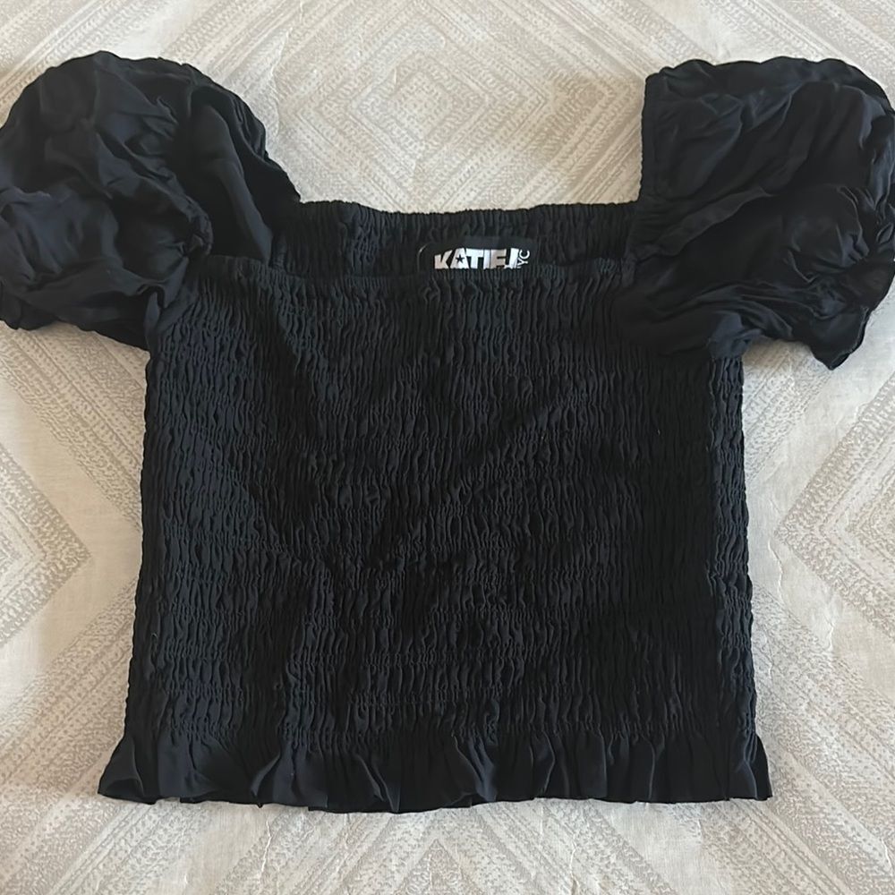 Katie J NYC Girls Marli Short-Sleeve Puff Sleeve Smock Black Textured Blouse - M